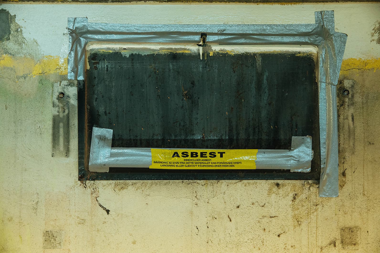 Skal du rive, rehabilitere eller gjøre inngrep i eldre bygg – eller trenger du bedre kontroll på asbest i drift og vedlikehold?